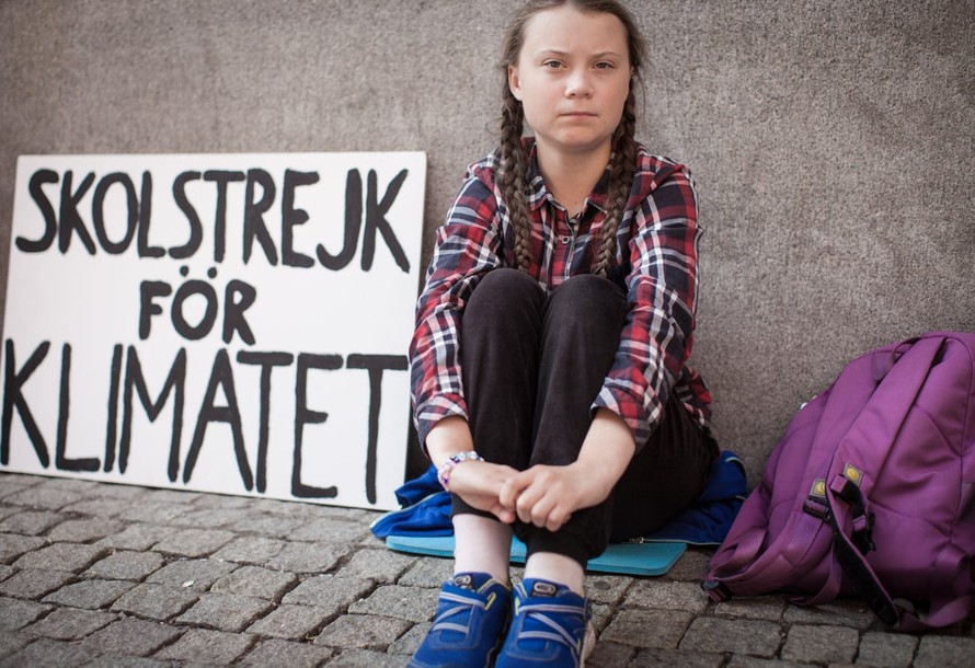 Greta Thunberg trong lần biểu tình một mình trước trụ sở quốc hội Thụy Điển ảnh: Anders Hellberg 