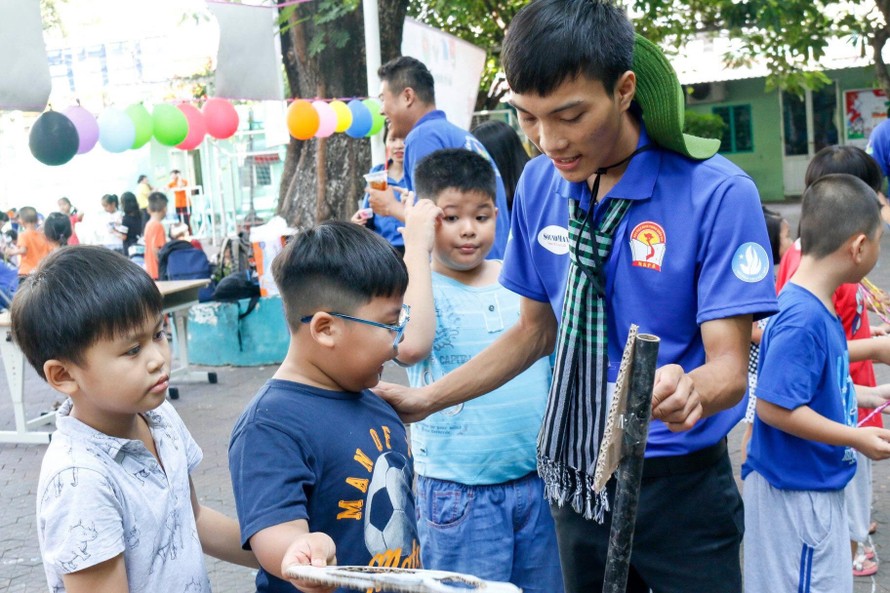 Sinh viên Học viện Hành chính Quốc gia phân viện TPHCM tham gia chiến dịch Mùa hè xanh năm 2019Ảnh: CTV