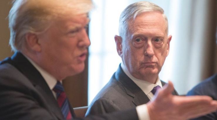 Tổng thống Trump và tướng Mattis (phải) lúc ông Mattis còn làm Bộ trưởng Quốc phòng Mỹ Ảnh: CNN 