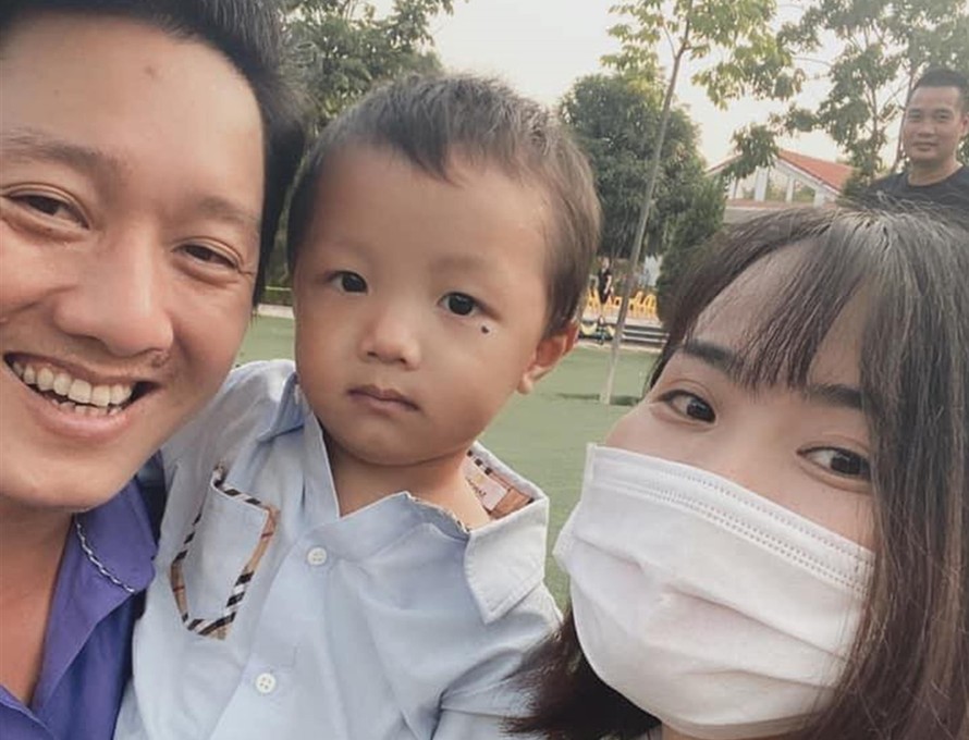 Hình ảnh gia đình anh Hưng rạng rỡ ở công viên Nguyễn Văn Cừ chiều 24/8. Ảnh: FB Báo Bắc Ninh 