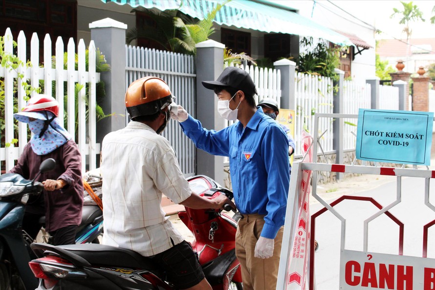 Hàng ngàn bạn trẻ ở Đà Nẵng đã tình nguyện xung kích hỗ trợ tuyến đầu chống dịch, góp phần cùng thành phố đẩy lùi dịch bệnh Ảnh: Giang Thanh 