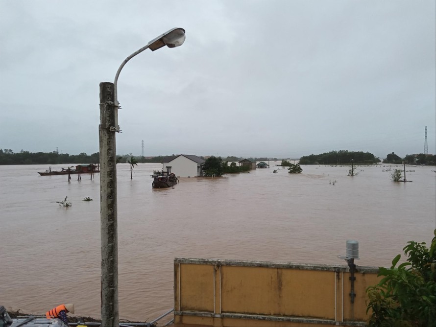 Tình trạng ngập lụt các tỉnh từ Quảng Bình đến Quảng Nam vẫn còn tiếp diễn trong hôm nay do mưa lớn tiếp tục Ảnh: Trung tâm Dự báo Khí tượng Thủy văn Quốc gia 