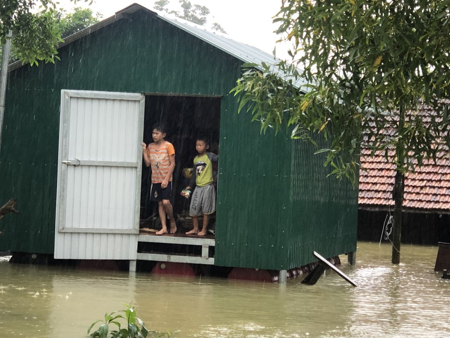 Nhà chống lũ bất chấp bão lũ tại huyện Tân Hóa, Quảng Bình ảnh: Hoàng Nam 