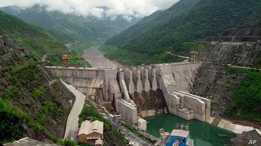 Đập thủy điện Dachaoshan trên thượng nguồn sông Mekong ở tỉnh Vân Nam của Trung Quốc Ảnh: AP 