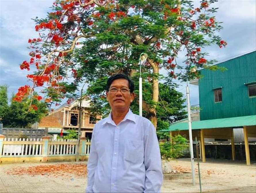 Thầy Trần Quang nhiều năm nuôi học trò mồ côi, giúp đỡ học sinh nghèo… 