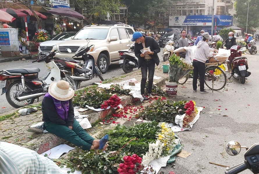 Các chủ cửa hàng hoa tại Hà Nội thiệt hại nặng trong dịp 8/3 vì dịch Covid - 19.
