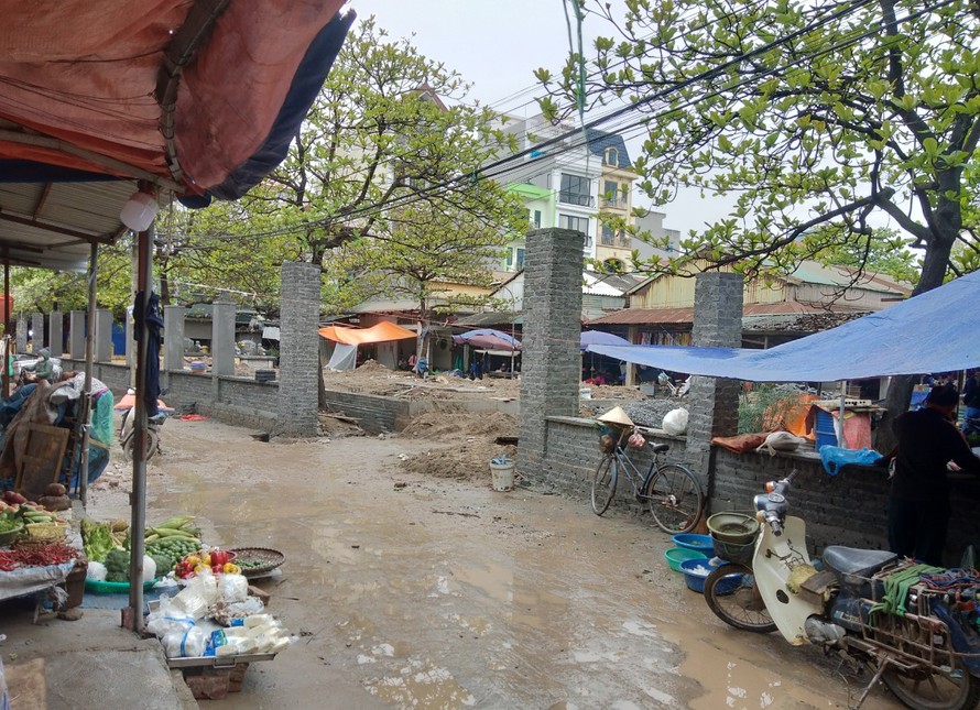Tình trạng ùn ứ rác ở chợ Vân Canh đã được xử lý