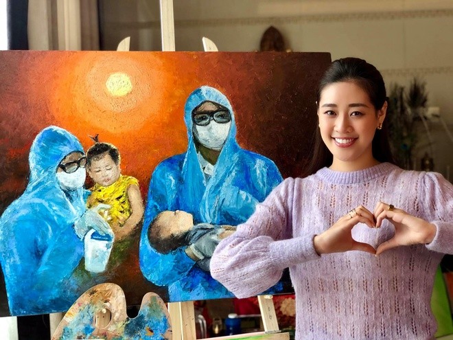 Tác giả bức ảnh bác sĩ bế em bé lên tiếng, Hoa hậu Khánh Vân xin lỗi vì vi phạm bản quyền