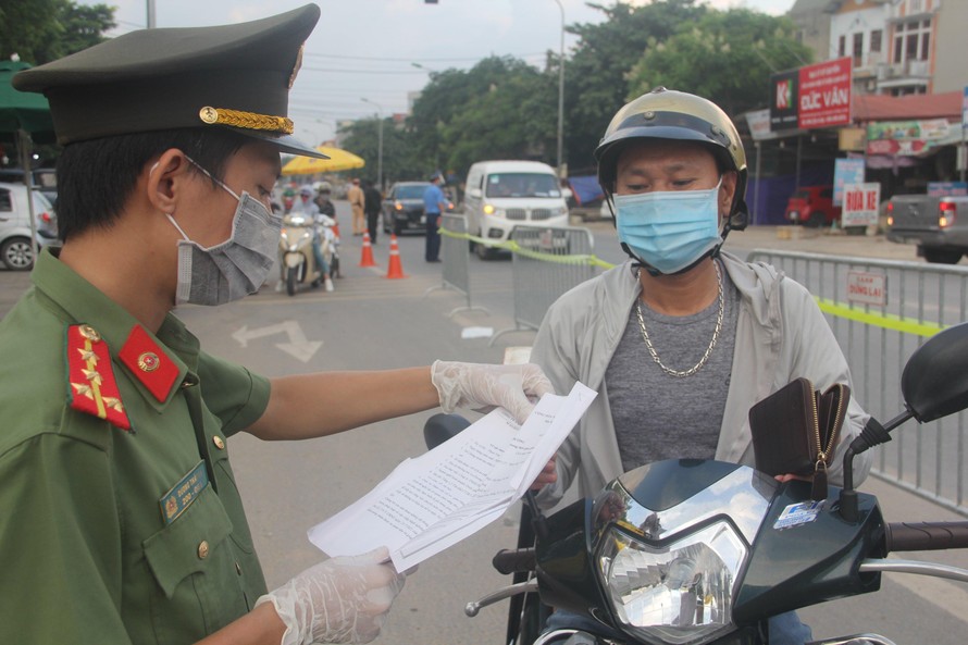 'Cấp giấy đi đường ở Hà Nội vội vàng, ít hàm lượng công nghệ'