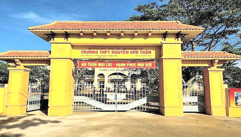 Trường THPT Nguyễn Hữu Thận.