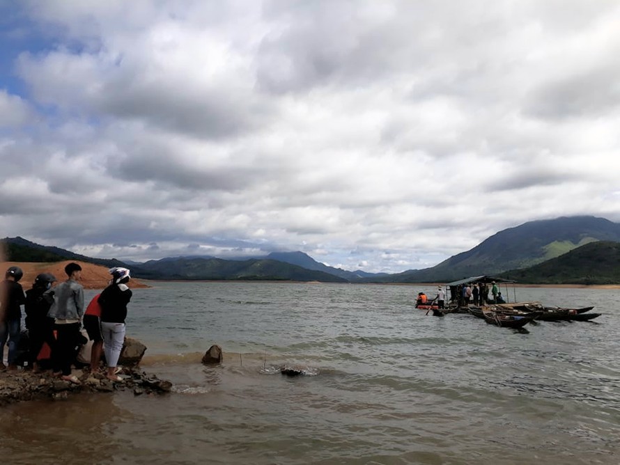 Tìm thấy thi thể nam sinh mất tích ở hồ thủy điện Rào Quán