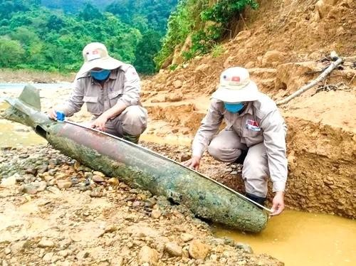 Phát lộ 2 quả bom 'khủng' ở Quảng Trị sau đợt mưa lớn