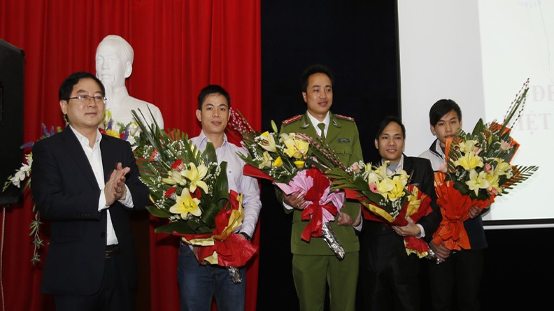 Giao lưu đề cử Gương mặt trẻ Việt Nam tiêu biểu 2013