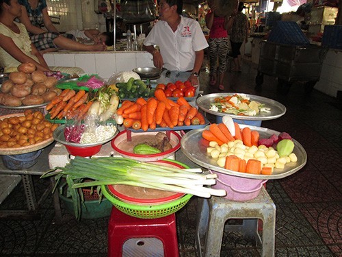 Cà rốt Trung Quốc đang được bán tại nhiều chợ tại TP.HCM.