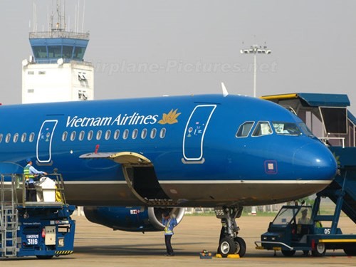 Phát hiện vết cắt trên lốp máy bay Vietnam Airlines gây mất áp suất (Ảnh minh họa)