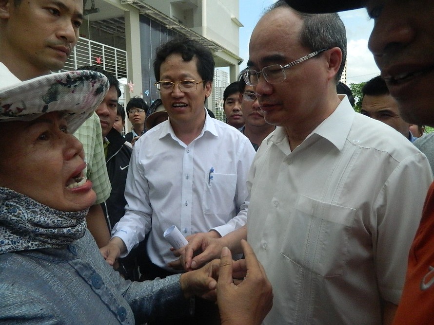 Bí thư Thành ủy Nguyễn Thiện Nhân thăm nơi tạm cư của người dân Thủ Thiêm