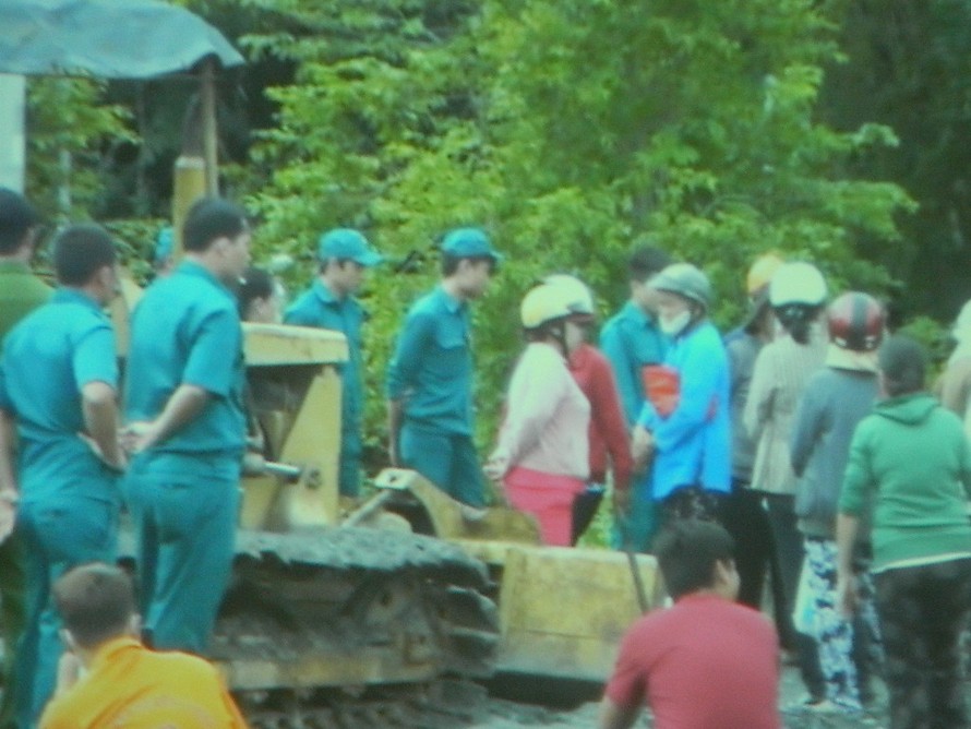 Hàng chục hộ dân ngăn cản thi công khu tái định cư Sài Gòn Safari