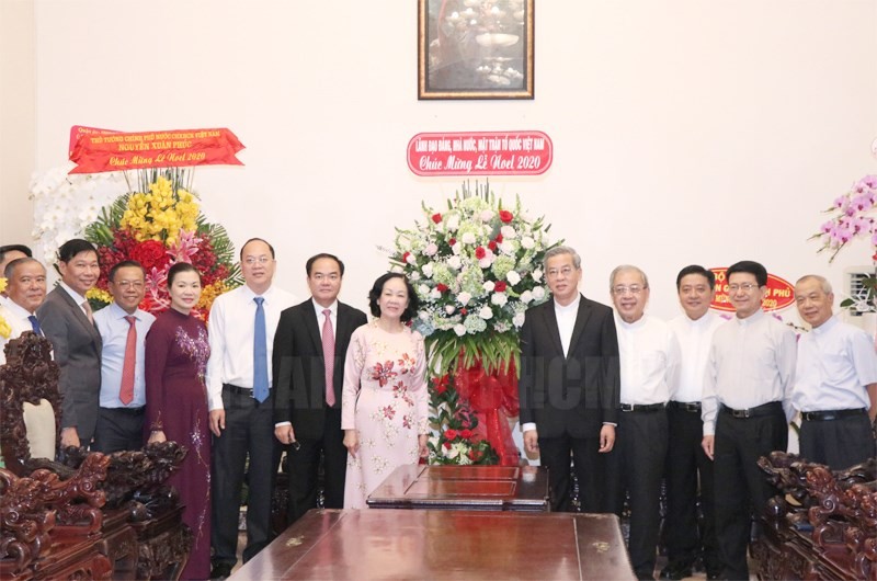 Bà Trương Thị Mai thăm, chúc mừng Giáng sinh Tòa Tổng Giám mục TPHCM 