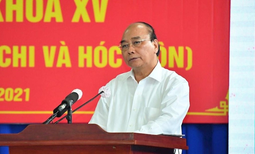 Chủ tịch nước Nguyễn Xuân Phúc trả lời ý kiến các cử tri tại hội nghị tiếp xúc