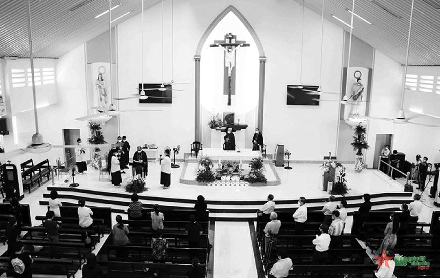 Thánh lễ cầu nguyện cho đồng bào tử vong và cán bộ chiến sỹ hy sinh trong đại dịch COVID-19 tại nhà thờ Nhân Hoà