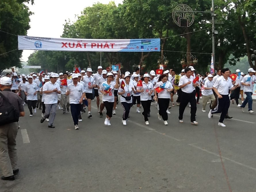Gần 1.500 người tham gia giải chạy Vì hòa bình 2014