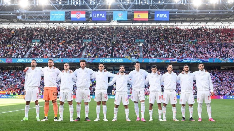 Thư EURO 2020: Tại sao tuyển Tây Ban Nha không hát quốc ca trước trận đấu?