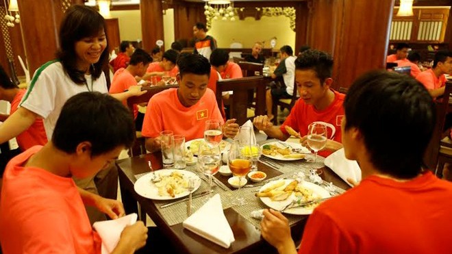 Thực đơn của các cầu thủ U19 Việt Nam được chuyên gia dinh dưỡng xem xét kỹ càng. Ảnh: Tùng Lê.