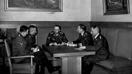 Muller tham gia một cuộc họp tại Munich tháng 11/1939