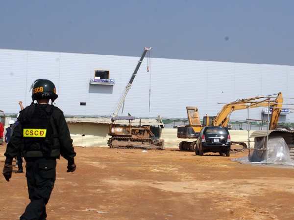 Cảnh sát cơ động được điều đến đảm bảo trật tự tại Nhà máy Samsung ở Thái Nguyên