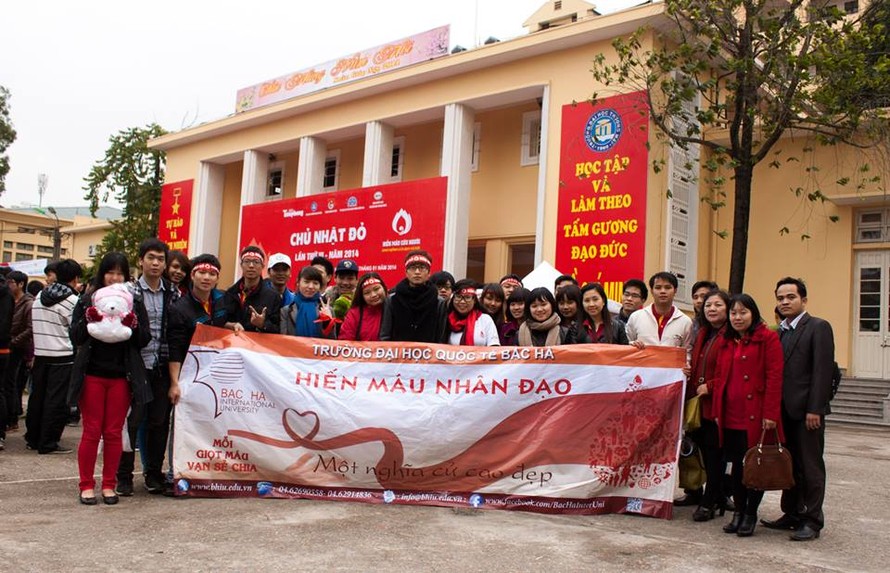 Sinh viên ĐH quốc tế Bắc Hà tham gia hiến máu nhân đạo tại Ngày Chủ Nhật Đỏ 2014
