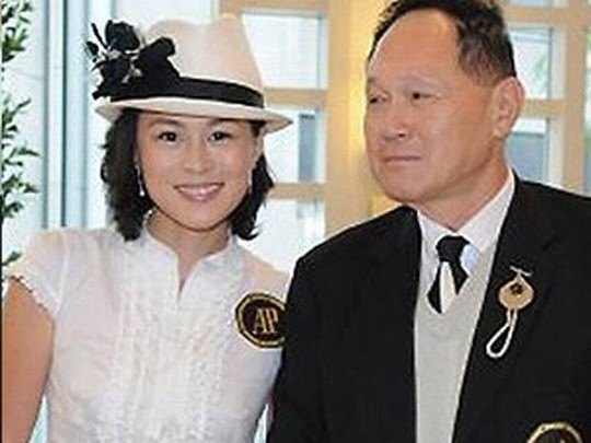 Gigi Chao và bố cô - nhà tài phiệt Cecil Chao. Ảnh: Independent UK
