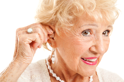 Người cao tuổi thường gặp các vấn đề về thính lực (Ảnh minh họa)