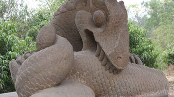 Tượng rồng đá (xà thần) ở đền Thái sư Lê Văn Thịnh, Bắc Ninh - Ảnh: Đỗ Nguyễn