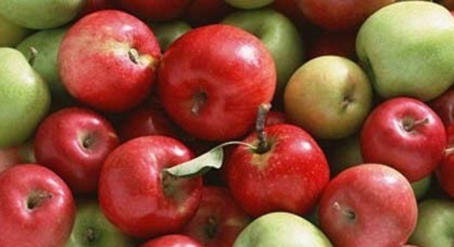12 loại rau quả chứa nhiều thuốc trừ sâu nhất