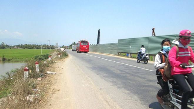 Quốc lộ 1, đoạn qua xã Ninh Lộc, nơi có nữ sinh đã bị rạch quần