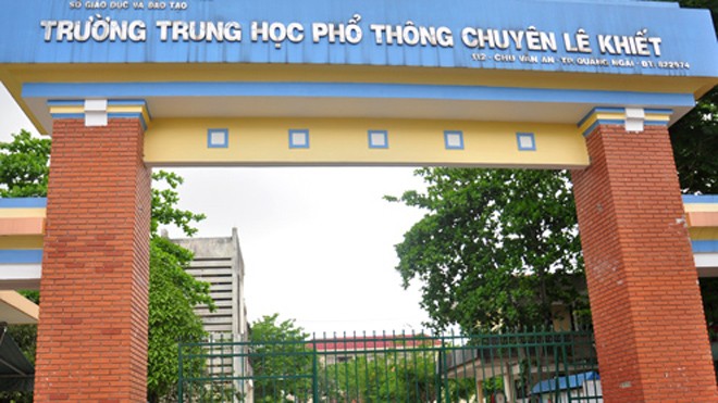 Trường THPT Chuyên Lê Khiết, TP Quảng Ngãi nơi có hàng chục học sinh bị ong đốt vào chiều 23/3. Ảnh:Trí Tín.