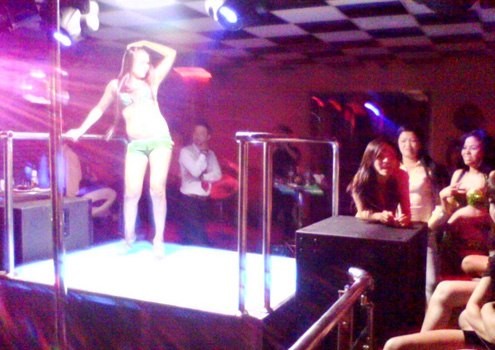 Các quán bar, vũ trường đang là điểm nóng của hoạt động mại dâm. Ảnh minh họa: N.Đ