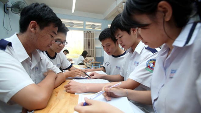 Học sinh lớp 12 Trường THPT Bùi Thị Xuân (TP.HCM) học nhóm môn văn chiều 10.4 - Ảnh: Đào Ngọc Thạch