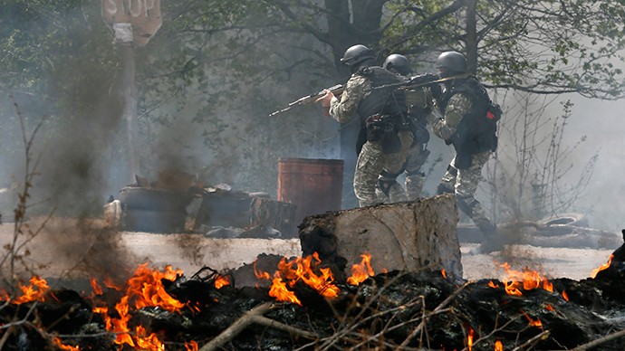 Quân đội Ukraine phá hủy một chốt chặn của người biểu tình 