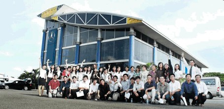 Sinh viên ĐH Việt-Đức tại công ty Mercedes-Benz Việt Nam. 