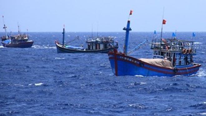 Tàu cá của ngư dân Việt Nam ở khu vực hạ đặt giàn khoan trái phép của Trung Quốc. Ảnh: VnExpress 