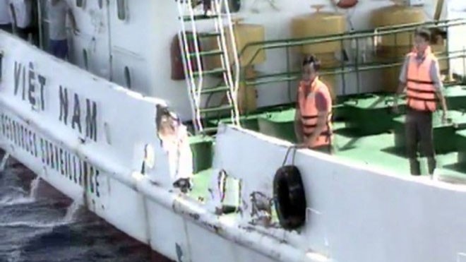 Tàu cảnh sát biển bị đâm thủng 4 lỗ trong cuộc đâm va quyết liệt của Trung Quốc chiều 1/6. 
