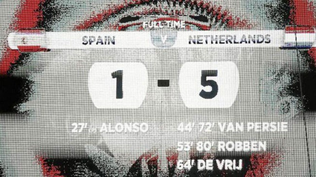 Trúng thưởng 67.500 lít xăng vì đoán Tây Ban Nha thua Hà Lan 1-5