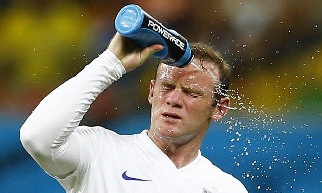 Rooney đã phải thi đấu ở trận với Italia ở vị trí bên cánh trái