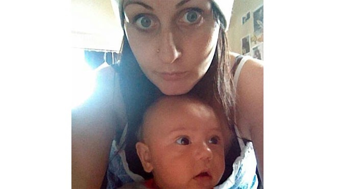 Rebecca Oldham và con trai James. Ảnh: Mirror