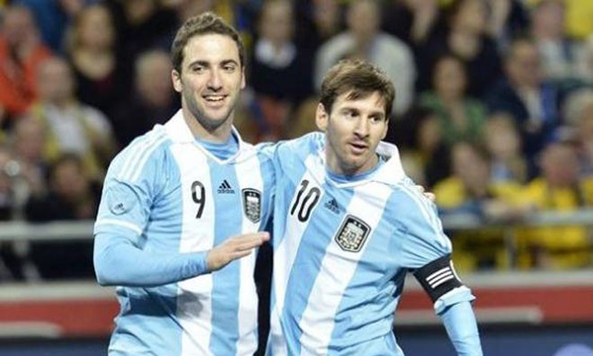 Messi cảm thấy thoải mái khi đá bên cạnh Higuain