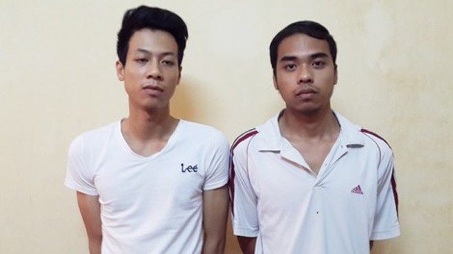 Hai thanh niên bị bắt giữ về hành vi bắt giữ người trái pháp luật.