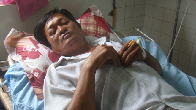 Ông Võ Mót đang điều trị tại bệnh viện Phan Thiết
