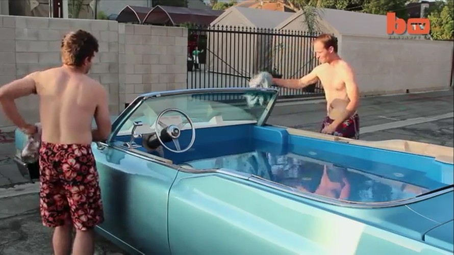 Biến ô tô Cadillac thành bể bơi di động