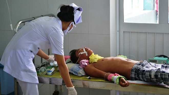 Hoàng đang được cấp cứu tại Bệnh viện Nhi Quảng Nam, sức khỏe đã dần ổn định